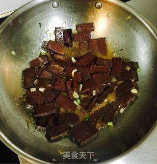 Stir-fried Chives with Blood Tofu recipe