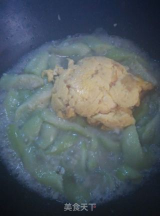 Scrambled Eggs with Garlic and Loofah recipe