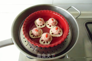 Steamed Meatballs with Lotus Root recipe