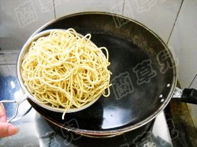 Hot Noodles with Sesame Paste recipe