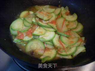 Stir-fried Zucchini with Tomatoes recipe