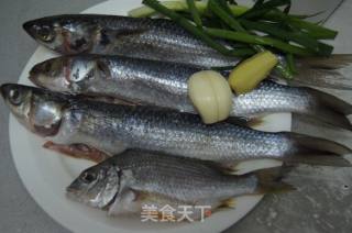 Putian's Characteristic-dry Fried Small Crucian Carp recipe