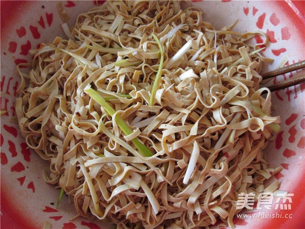 Dried Shredded Tofu with Scallions recipe