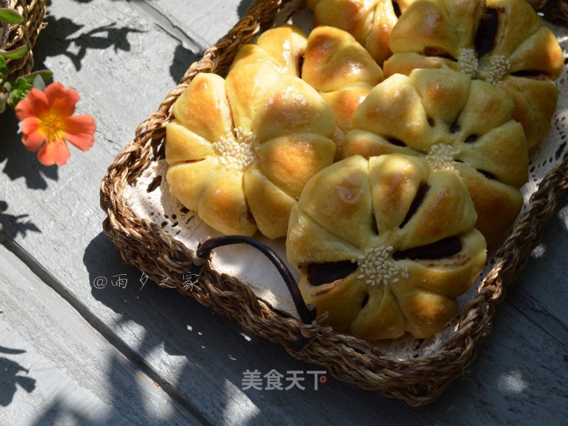 #the 4th Baking Contest and is Love to Eat Festival# Flower Bean Paste Bread recipe