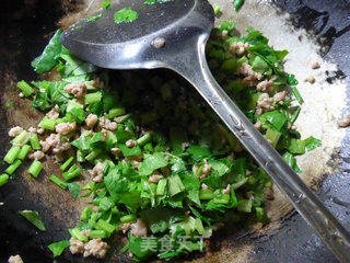 Minced Meat and Celery Bun recipe