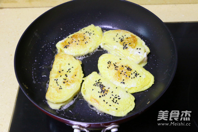 Egg Fried Steamed Bun Slices recipe