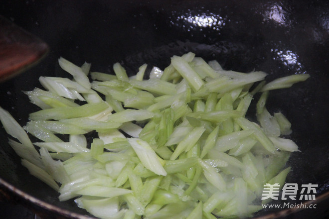 Celery Stir-fried Sausage recipe