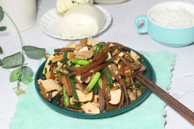 Xiangyang Kohlrabi Stir-fried Bean Curd recipe