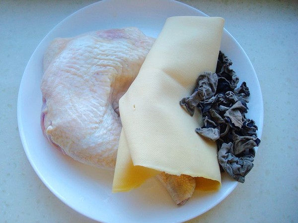 Roasted Chicken with Bean Skin and Fungus recipe