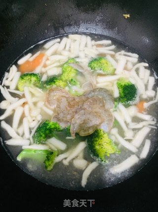 Broccoli, Carrot, Mushroom and Shrimp Soup recipe