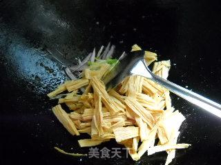 Stir-fried Shredded Pork with Leek and Yuba recipe