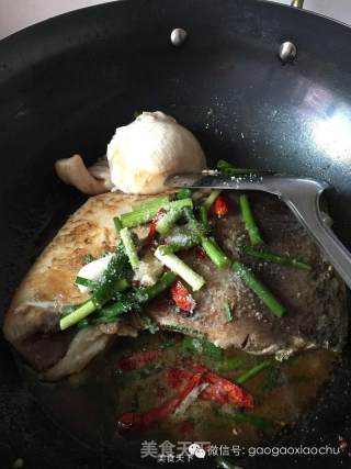 Rich Flavor---simmered Fish in A Small Pot recipe