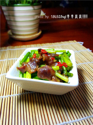 Stir-fried Duck Gizzards with Garlic Stalks recipe