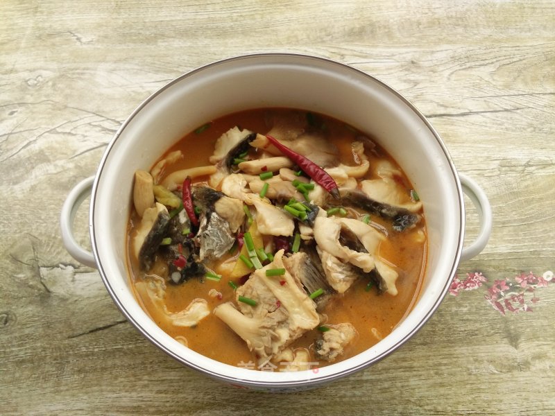 Stewed Grass Carp with Hime Mushroom recipe