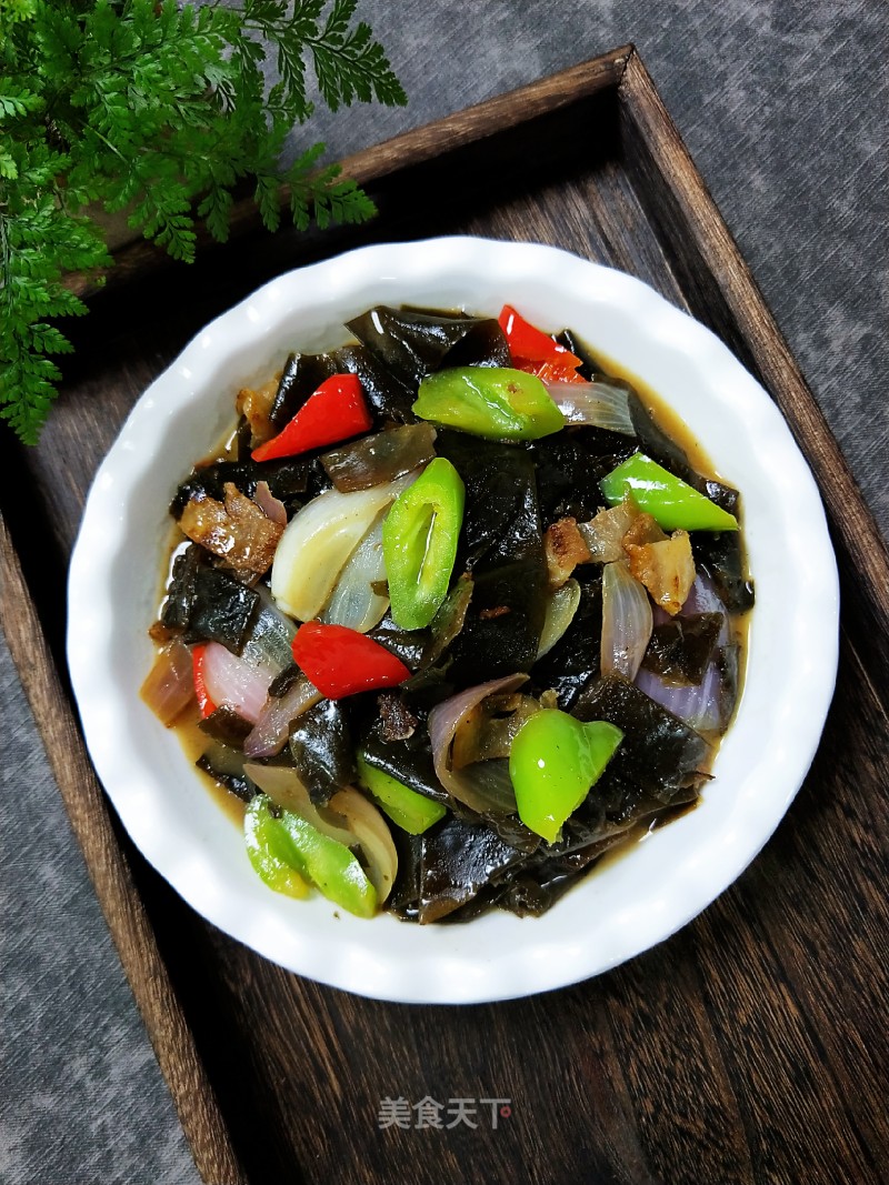 Braised Seaweed with Pork Belly and Onion