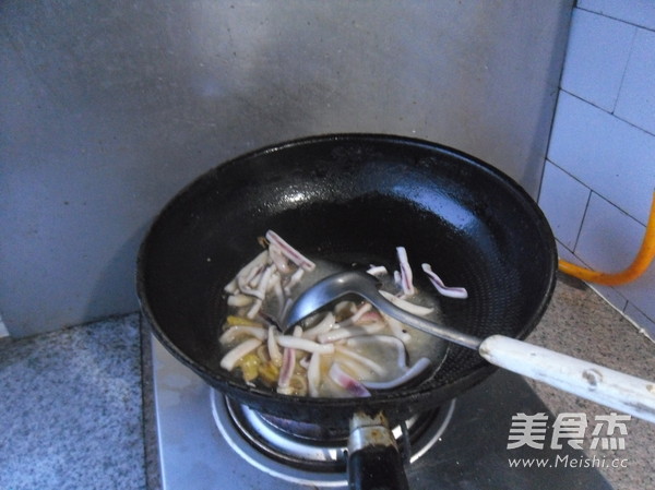 Squid Sticks Fried with Chives recipe