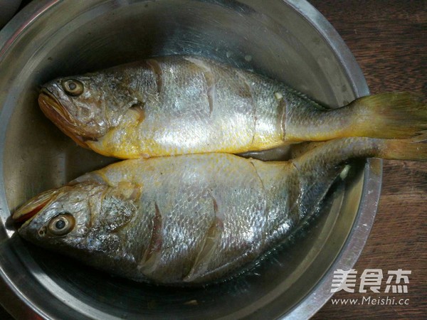 Fried and Steamed Large Yellow Croaker recipe