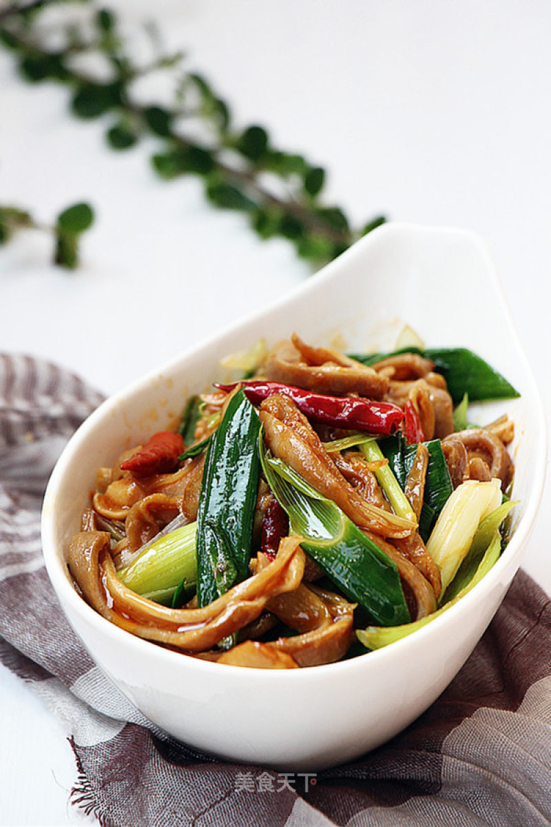 Stir-fried Shredded Tripe with Green Garlic recipe