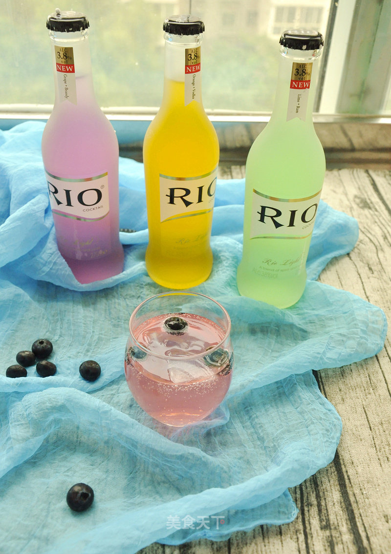 Blueberry Ice Drink Cocktail recipe