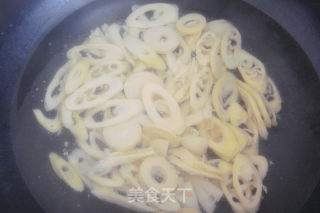 Fragrant Spicy--bamboo Shoots and Seaweed Braised Pork Ribs recipe