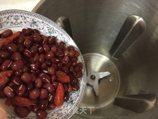 Chrysanthemum and Wolfberry Red Soy Milk recipe