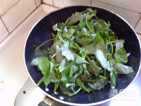 Stir-fried Sweet Potato Leaves recipe