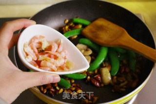 Stir-fried Arctic Shrimp with Nuts recipe