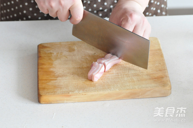 Stir-fried Pork with Garlic Sprouts recipe