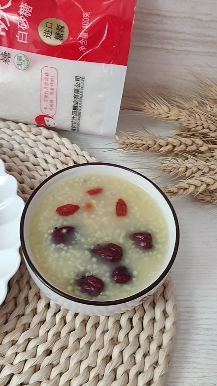 Nutritious and Healthy Red Dates Wolfberry Millet Quinoa Porridge