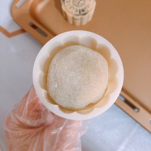 Cantonese-style Bean Paste Egg Yolk Mooncakes (super Detailed Steps, Suitable for Novices) recipe