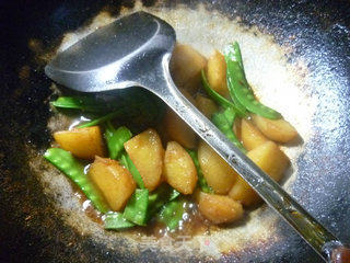 Fried Potatoes with Snow Peas recipe