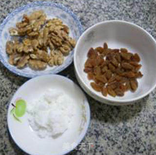 Pinch of Glutinous Rice with Raisins, Walnuts and Nuts recipe