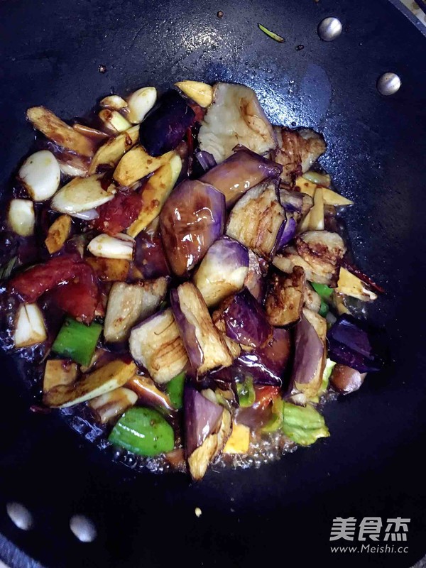 Eggplant Stewed with Silver Carp recipe