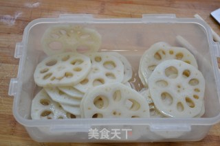 The Price of Oil Has Risen, So There is No Need for Oil [sweet and Sour Lotus Root Slices] recipe