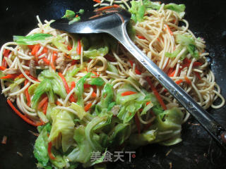 Fried Noodles with Double Shredded Beef Cabbage recipe