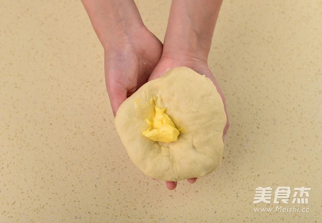 Flower Bean Paste Bread recipe