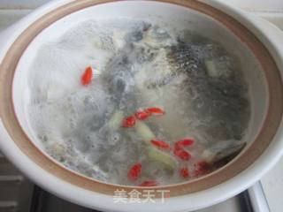 Papaya, Wolfberry and Crucian Carp Soup recipe