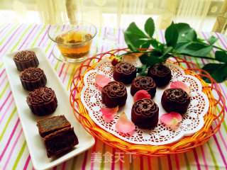 Chocolate Cantonese-style Moon Cakes (with Mung Bean Paste) recipe