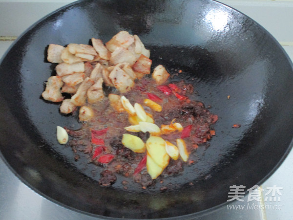Lotus Root Pork Belly Pot recipe