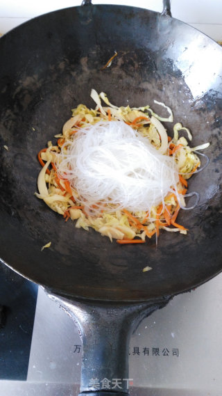 Stir-fried Vermicelli with Cabbage recipe