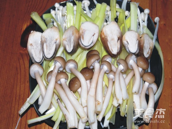 Steamed Leek with Mushrooms and Garlic recipe