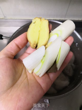 Stewed Pig's Feet with Yam recipe