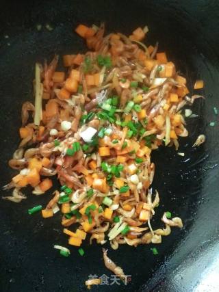 Fried Dried Small River Prawns with Carrots recipe