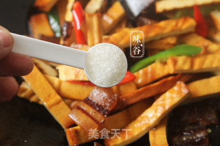 Stir-fried Bacon with Dried Tofu recipe