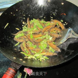 Stir-fried Loach with Green Pepper recipe