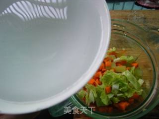 Iceberg Lettuce and Carrot Juice recipe