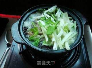 Carp with Fungus and Parsley in Clay Pot recipe