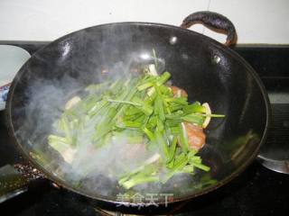 Stir-fried Lion's Head with Green Garlic recipe