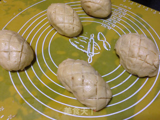 Pineapple Cake with Salted Egg Yolk and Green Bean Paste recipe