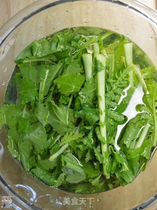 Griddle with Minced Pork and White Radish Leaves recipe